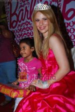 Barbie celebrates Christmas with children in Landmark, Infinity Mall on 24th Dec 2009 (4).JPG